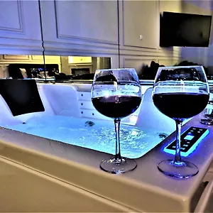  Apartment Luxury Jacuzzi